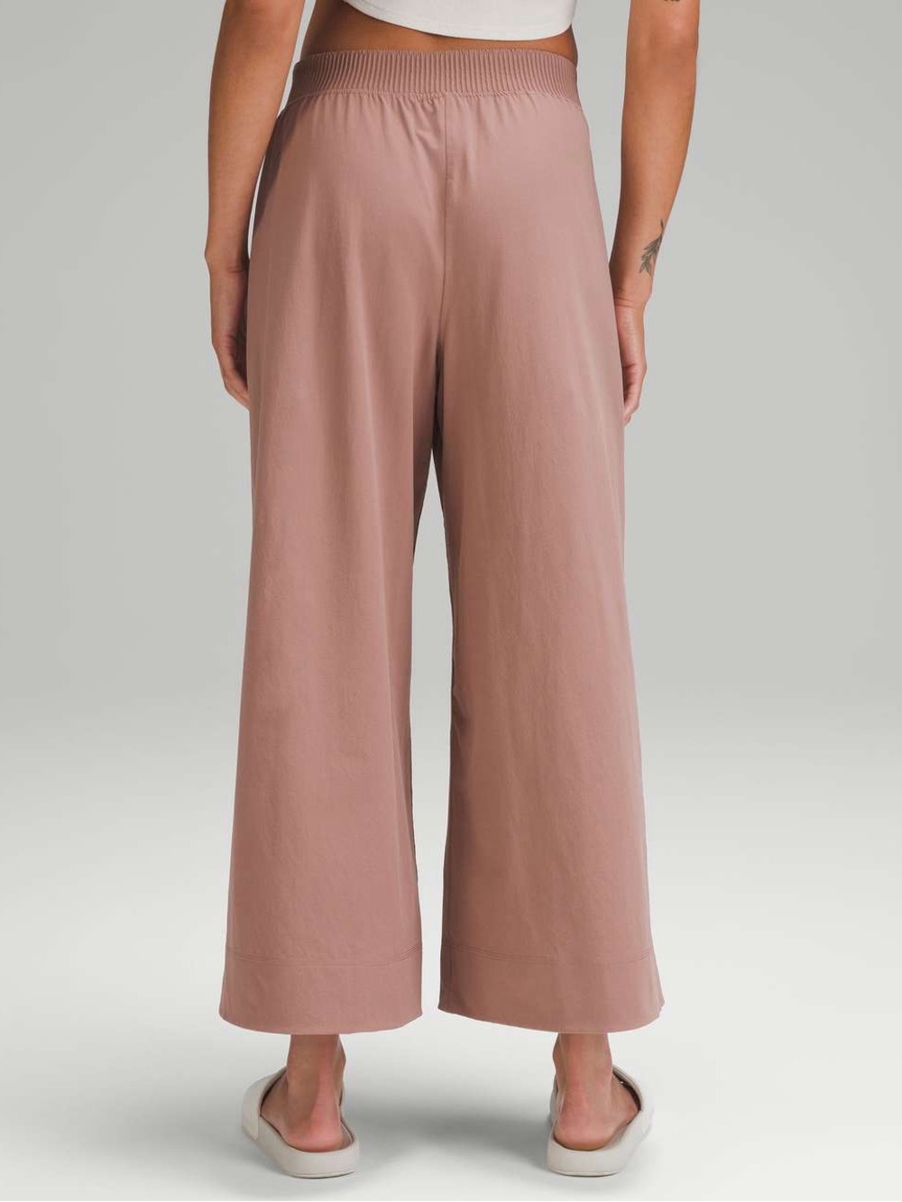 LULULEMON | stretch woven wide leg high rise crop | size small